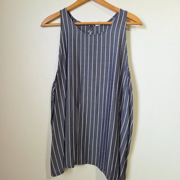 Old Navy Tops - EUC OLD NAVY BLUE WHITE VERTICAL STRIPED SOFT TANK TOP SIZE XL